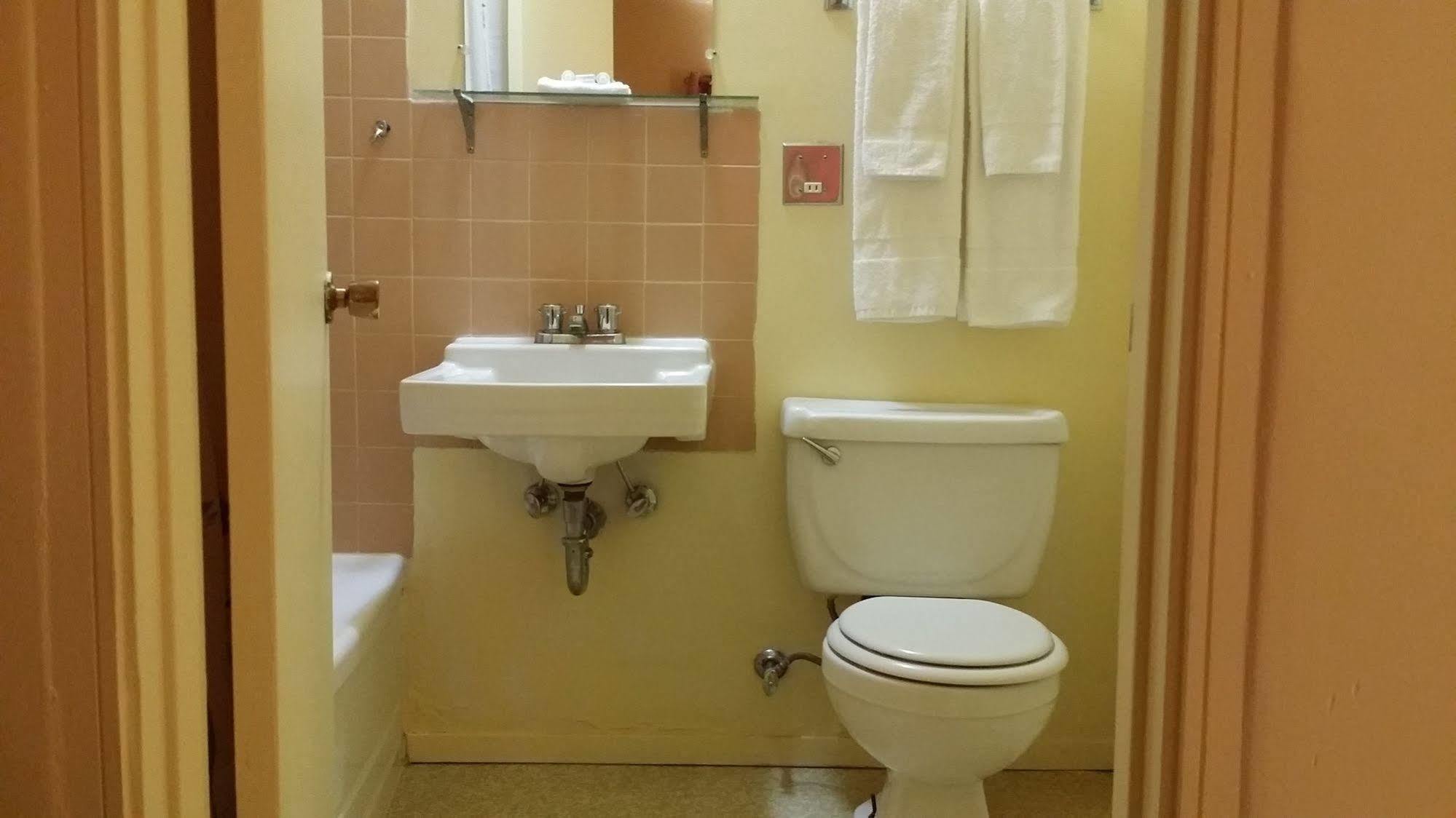Beaver Hotel North Battleford Ngoại thất bức ảnh