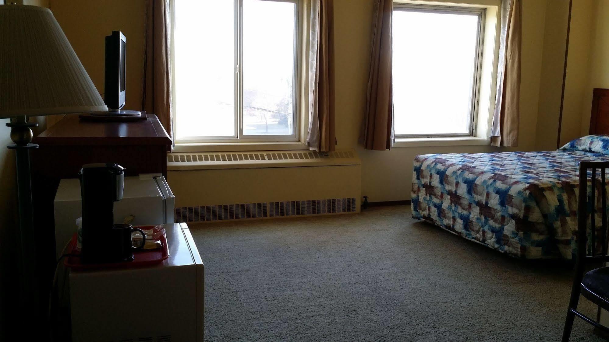 Beaver Hotel North Battleford Ngoại thất bức ảnh