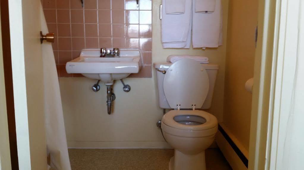 Beaver Hotel North Battleford Ngoại thất bức ảnh